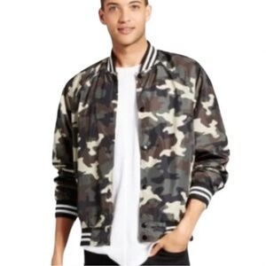 ⭐️5 for $20⭐️ Elwood camo bomber jacket - L